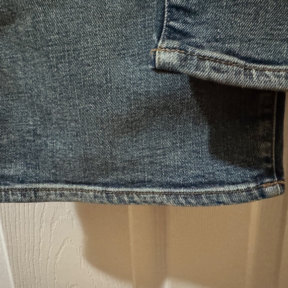 Men’s relaxed-fit jeans (33x30) | Gap - Medium Blue Wash - Picture 9 of 10